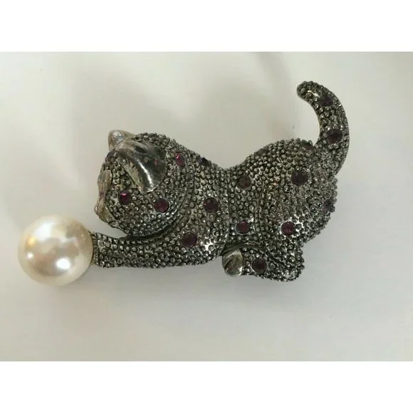 Cat Brooch Pin Faux Pearl Ball Silver Tone Playful Kitten Vtg Fashion Jewelry - Picture 3 of 6